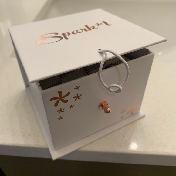 Louis Vuitton Damier Azur Apple Watch Bow Band - Picture 3 of 8